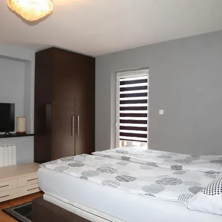 Kamelia 2 Apartment